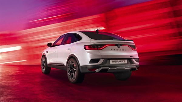 Renault Arkana - garde au sol, double sortie d'échappement