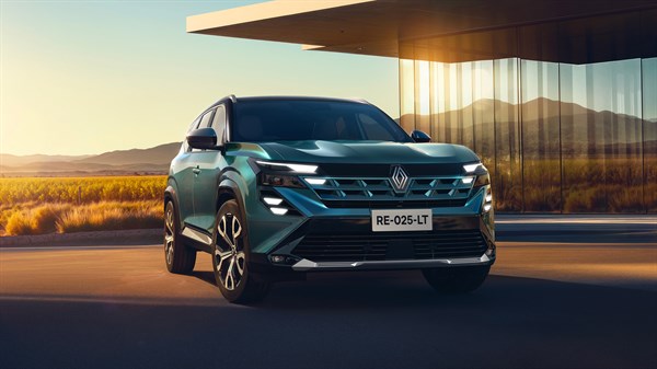 Renault Boreal - strong front end with new brand identity