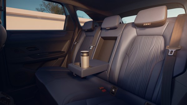 Renault Boreal - rear seat armrest with cup holder