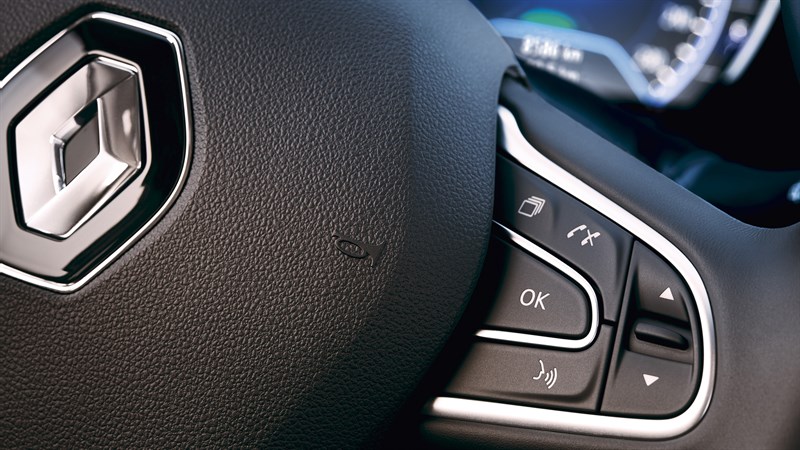 Renault KOLEOS - close-up of steering wheel and steering wheel controls